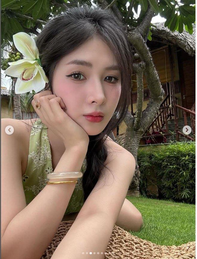 Loạt ảnh này không chỉ giúp Quỳnh Alee củng cố vị trí là một trong những gương mặt hot nhất mạng xã hội mà còn cho thấy sự đầu tư nghiêm túc vào hình ảnh cá nhân.