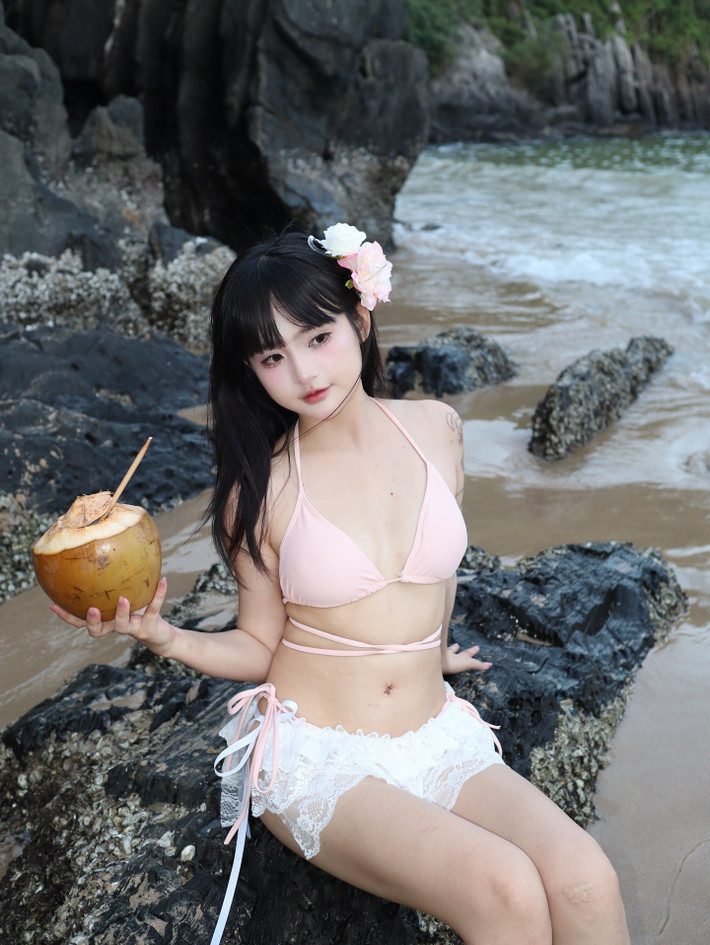 Suốt thời gian vừa qua, người hâm mộ Alice thấy được sự nỗ lực thay đổi, vượt qua khó khăn, ngày càng trưởng thành của nữ streamer này.