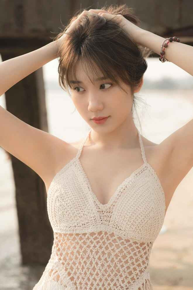 Từ những bình luận như "Xinh như thiên thần", "Đúng chuẩn bạn gái trong mơ", đến "Trong veo quá đi mất"... cho thấy sức hút khó cưỡng của Mina Young.