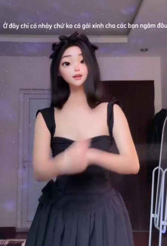 Tuy nhiên, rất nhanh chóng Quỳnh Bei đã lên tiếng về những hình ảnh rò rỉ này. Cô nàng không ngại làm video "reaction", tỏ thái độ ngưỡng mộ với nhan sắc người trong video.