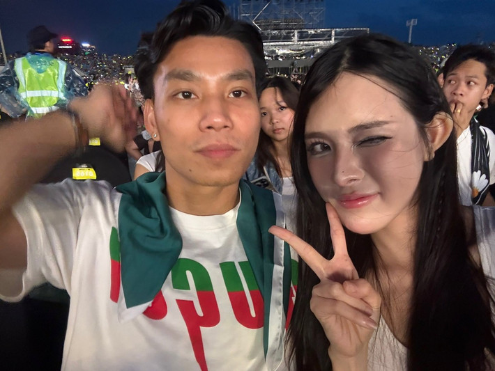 Dưới bài đăng có hơn 15.000 lượt tương tác, nhiều đồng đội, bạn bè và người hâm mộ của Văn Thanh dành lời khen ngợi vẻ ngoài của cặp đôi đồng thời bày tỏ sự mong ngóng cả hai sớm về chung một nhà.