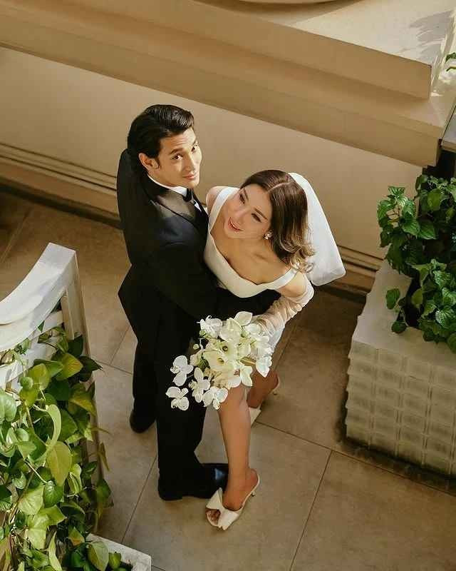 Đám cưới của cả hai được tổ chức kín đáo tại nhà riêng, trước sự chứng kiến của hai bên gia đình. "Tôi đã sẵn sàng để dành cả đời chăm sóc em", anh từng hứa trong lễ đính hôn.