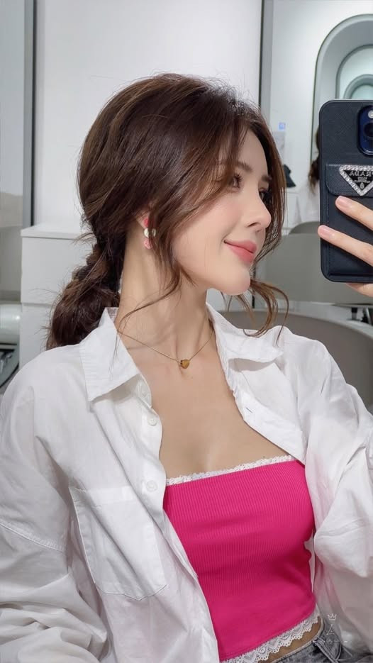 Người hâm mộ đặc biệt yêu thích những bức ảnh này bởi chúng mang đến một hình ảnh Lilly Luta rất "đời", không hề có khoảng cách với công chúng.