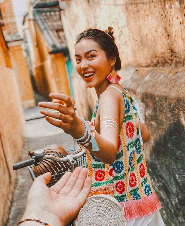 Đáng chú ý hơn, Hà Trúc vốn được biết đến là một KOL, người có sức ảnh hưởng nhưng trong dịp sale 7/7 vừa qua, cô nàng cũng không chia sẻ thêm về các nhãn hàng, thương hiệu,... như mọi khi.