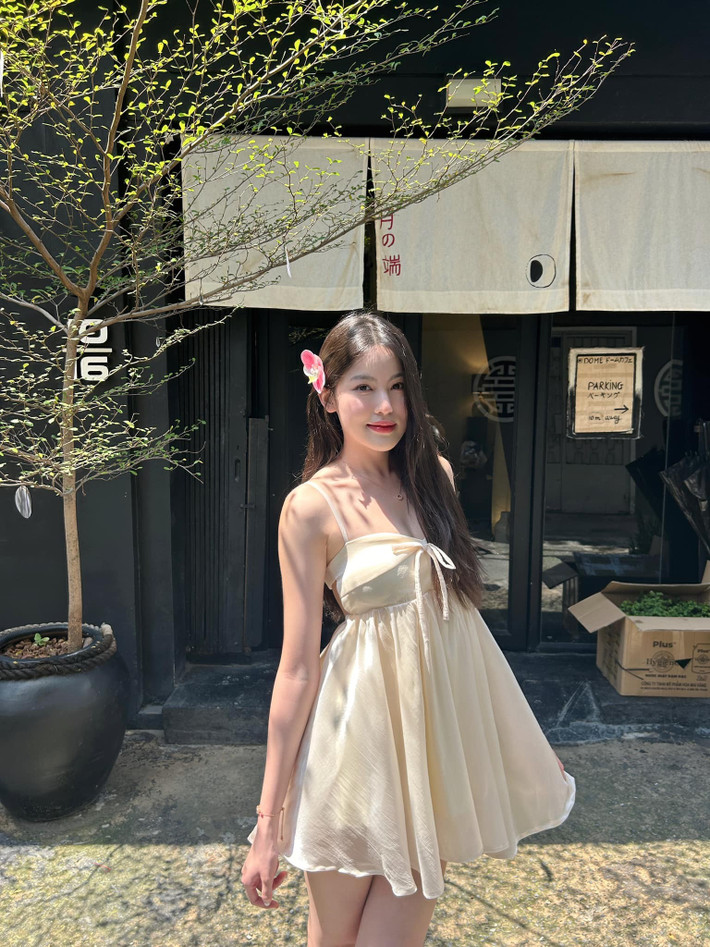 Không chỉ dừng lại ở nhan sắc, nàng hot girl Gen Z còn ghi điểm bởi tính cách vui vẻ, gần gũi, thường xuyên giao lưu với người hâm mộ.