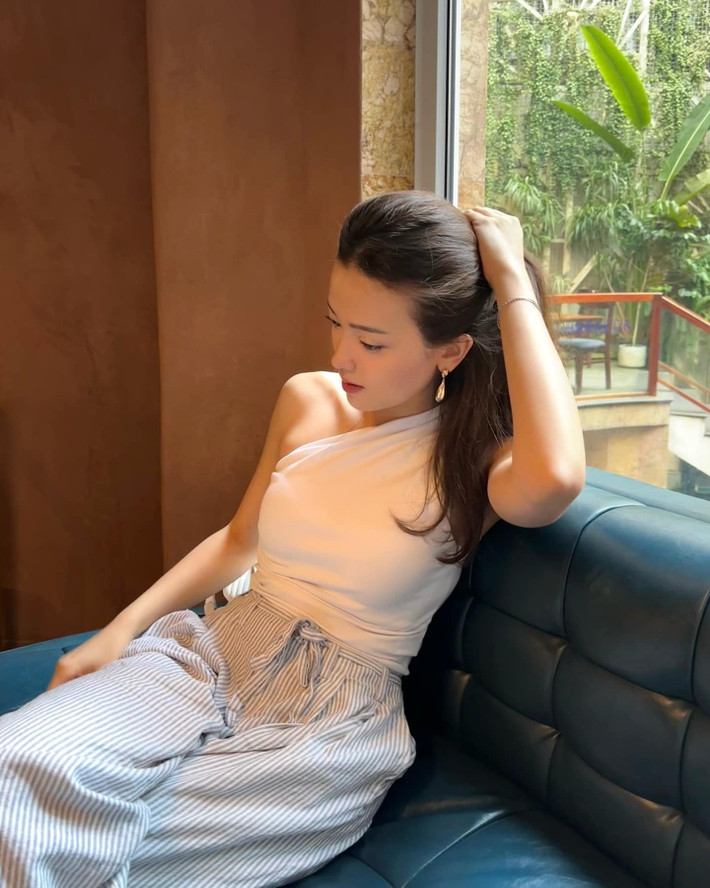 Đa số các outfit Alissa diện đều của local brand Việt, dễ mua dễ tìm, xinh thì thôi nhé.