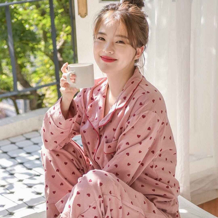 Năm 2018, Haneul Lee là 1 trong những ulzzang làm chấn động làng thời trang Hàn Quốc khi xuất hiện với loạt ảnh nội y vừa ngây thơ, vừa quyến rũ. Cô nhanh chóng thu hút gần 1 triệu người theo dõi trên mạng xã hội, được ví như "thiên thần nội y xứ Hàn".