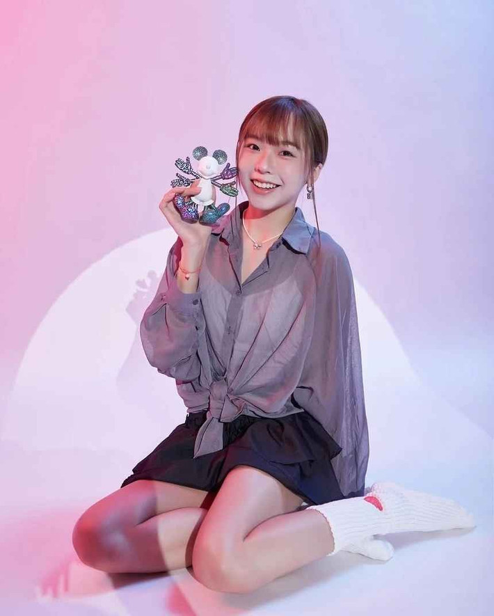 Dù ở trên sân hay ngoài đời thường, Liao đều thu hút người đối diện bởi nhan sắc thuần khiết.