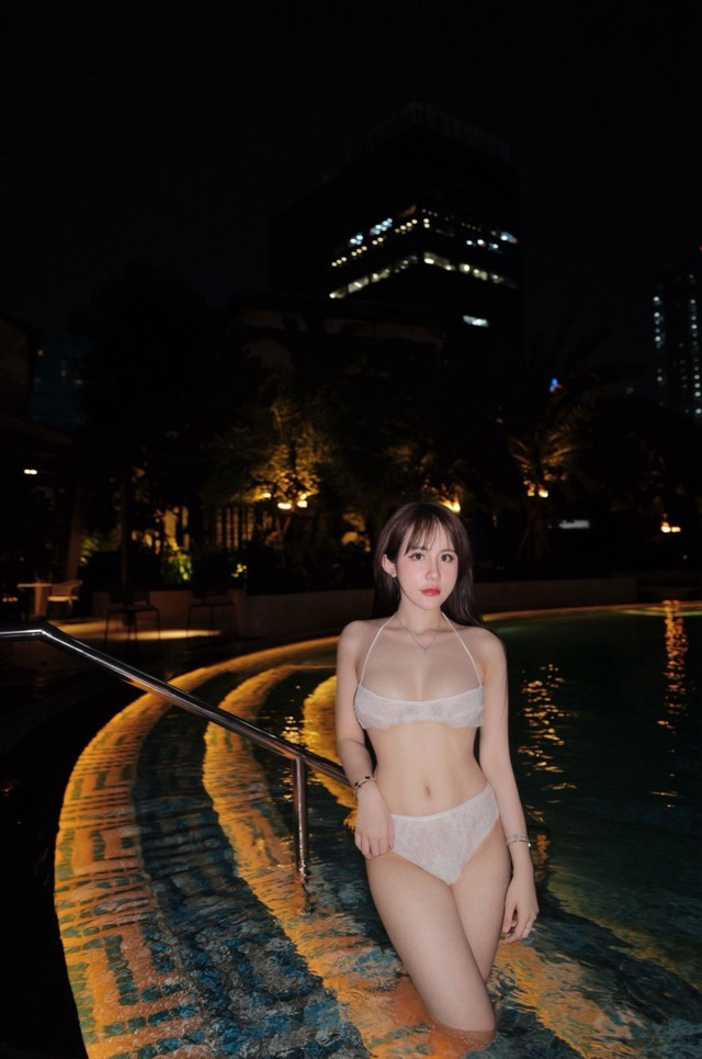 Hàng ngàn lượt "like" và "comment" chỉ trong vài giờ đầu. Vẻ đẹp, thần thái được khai thác tối đa khiến người xem có thể "dán mắt" rất lâu, ngắm mãi chưa chán.