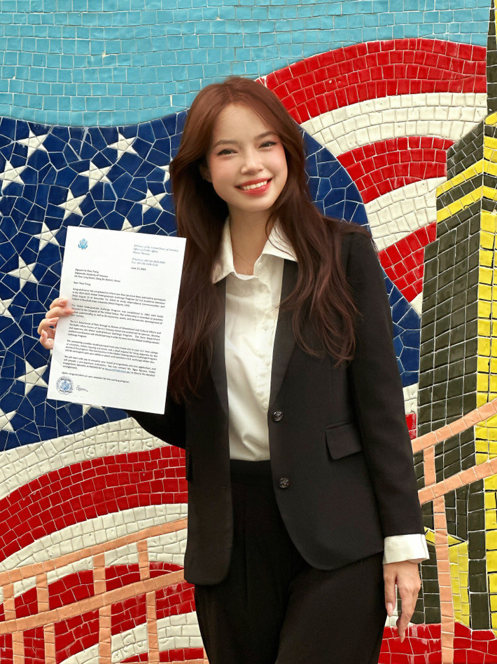 Thảo Trang hiện là sinh viên trường Học viện Ngoại giao (Hà Nội). Dù còn rất trẻ nhưng kinh nghiệm của cô nàng lại khiến nhiều người phải bất ngờ.