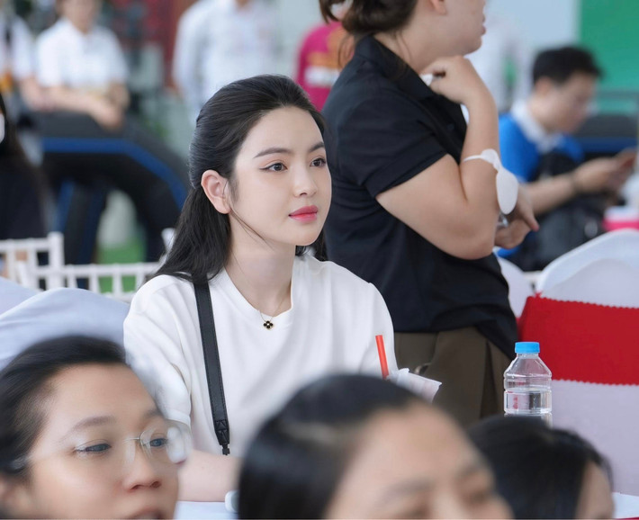 Tuy nhiên, cũng có ý kiến bênh vực, cho rằng Chu Thanh Huyền vốn sở hữu vóc dáng mảnh mai, lại mới sinh chưa lâu nên chuyện lên xuống cân là bình thường.