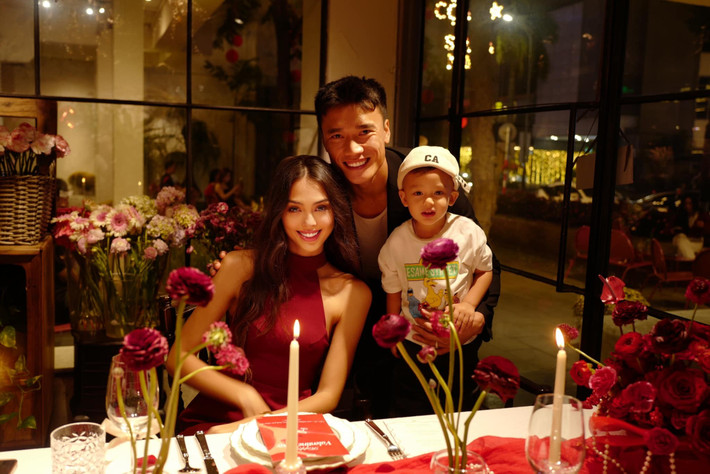 Dù xuất thân là người mẫu quốc tế, Dianka nhanh chóng thích nghi với cuộc sống tại Việt Nam và giữ vai trò quan trọng trong gia đình. Cô thường xuyên xuất hiện trên khán đài cổ vũ chồng thi đấu, không ngại công khai thể hiện sự ủng hộ trong mọi chặng đường của anh.