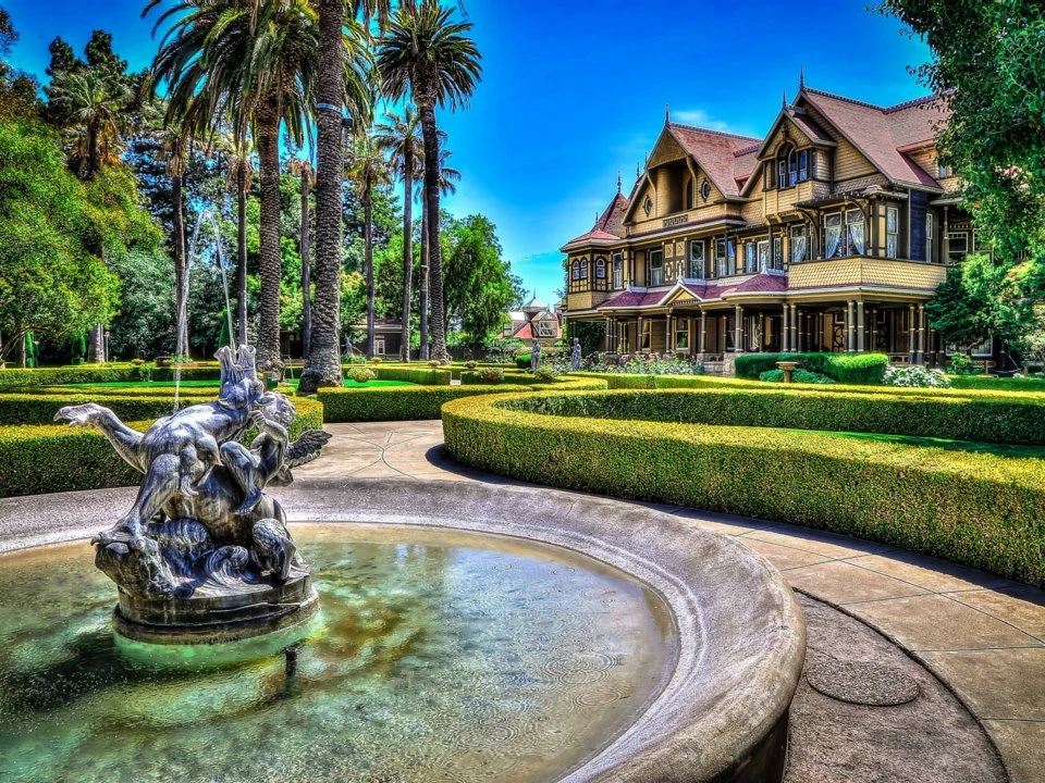 “Đột nhập” căn biệt thự tuyệt đẹp nhưng rùng rợn nhất nước Mỹ