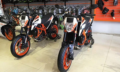 Cận cảnh KTM Duke 690R 2015 đầu tiên về Việt Nam