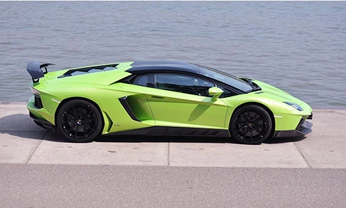 Ngắm bản độ Lamborghini Aventador “ong bắp cày xanh“