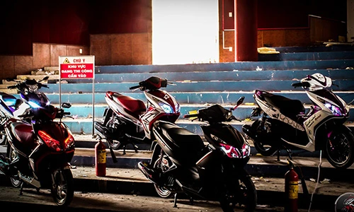 Dàn xế nổ tay ga Air Blade phối đèn, tem đấu “cực độc” 