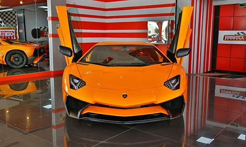 “Siêu bò” Aventador SV có giá 650.000 đô tại Dubai