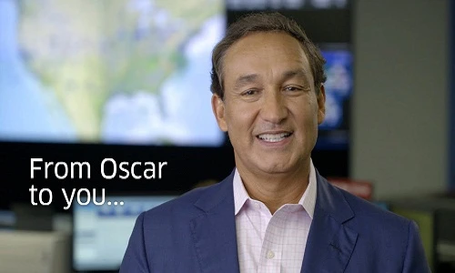 CEO United Airlines nguy cơ “thủng túi” vì scandal kéo lê khách