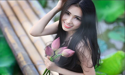 Nữ sinh Bắc Giang đẹp mộc mạc trong chiếc yếm thắm