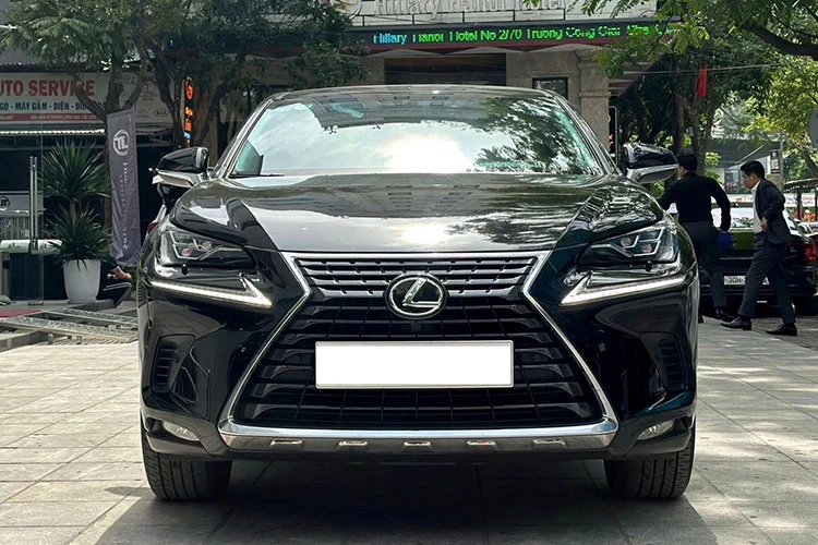 Lexus NX300 "chạy chán" 7 năm, bán hơn 1 tỷ ở Hà Nội