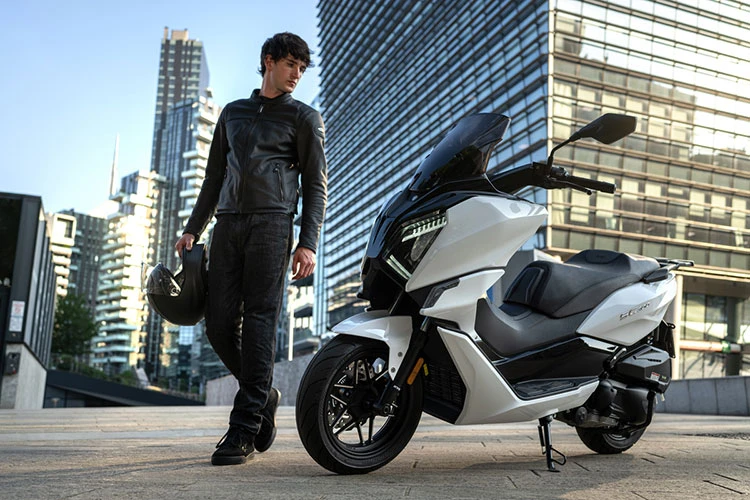 Morbidelli SC300 giá 117,6 triệu, xe ga Ý "xịn" hơn Honda SH 350i