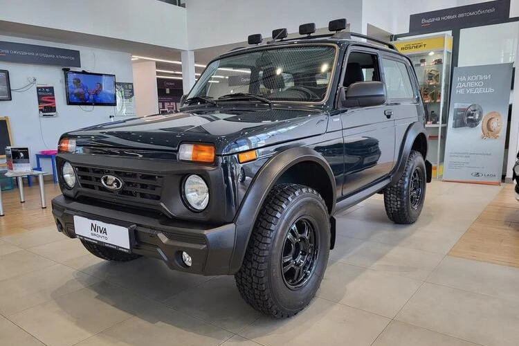 Loạt ôtô Lada của Nga cập cảng Việt Nam, dự kiến từ 360 triệu