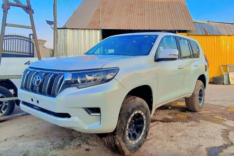 Toyota Land Cruiser Prado 27 năm tuổi "hồi sinh" mới cứng, xịn sò
