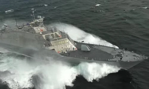 Xem chiến hạm Mỹ rẽ sóng với tốc độ 83km/h