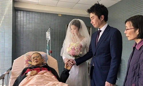 Đám cưới tổ chức ở bệnh viện và lý do khiến dân mạng xúc động