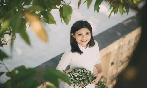 Cô giáo dạy Văn xinh đẹp bị chụp lén khiến dân mạng dậy sóng 