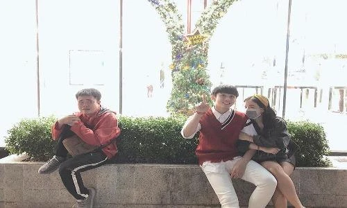 Dân mạng phì cười với chàng trai khóc ngập đường đêm Noel