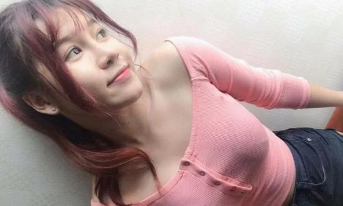 Bạn gái cầu thủ đội tuyển Việt Nam đáp trả khi bị chê “đã xấu còn quê“