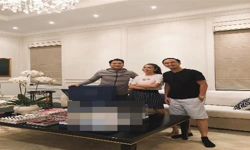 Tăng Thanh Hà rạng rỡ sánh đôi bên ông xã thân thiết cùng em chồng