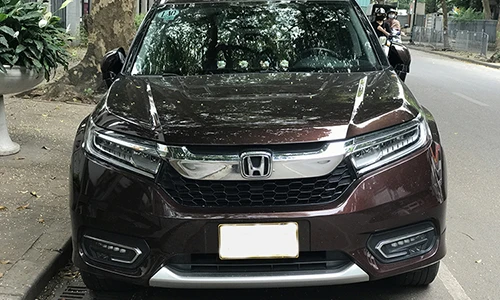 Cận cảnh Honda Avancier "hàng hiếm" trên phố Hà Nội