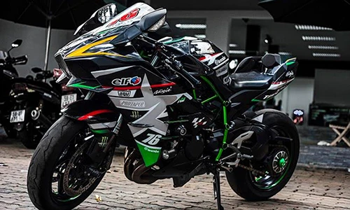 Siêu môtô tiền tỷ Kawasaki H2 độ “xế đua” tại Sài Gòn