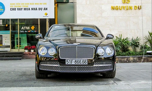 “Soi” xe sang Bentley hơn 10 tỷ của thiếu gia 9x Sài Gòn