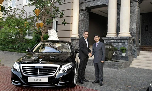 Bộ đôi Mercedes-Benz S500 hơn 5 tỷ cập bến Hội An