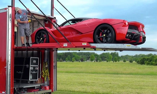 Container vận chuyển siêu xe LaFerrari triệu đô thế nào?