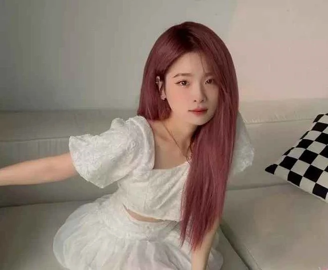 Bị nói dựa hơi bạn trai streamer, nàng hot girl Ngọc Kem đáp trả