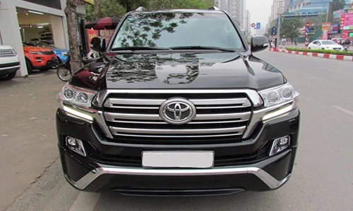 “Soi” Toyota Land Cruiser cũ giá hơn 5 tỷ đồng ở Hà Nội
