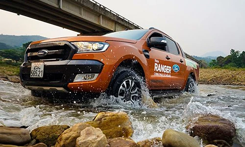 Ford Ranger tại Việt Nam có thể bung cửa khi đang chạy