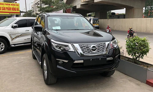 SUV Nissan Terra số sàn giá 986 triệu đồng tại Hà Nội