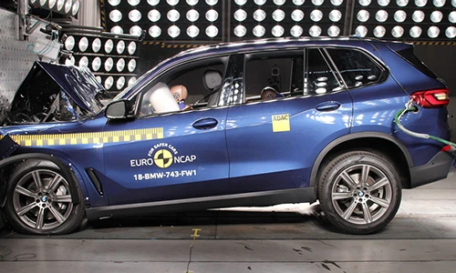 Hyundai Santa Fe và BMW X5 lỗi túi khí vẫn an toàn