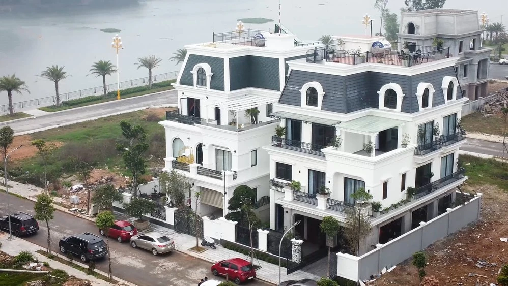 Cận cảnh biệt thự chục tỷ trong mơ của học sinh lớp 9