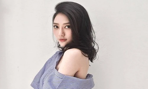 Hot girl xứ Đài lộ vai trần hớp hồn dân mạng