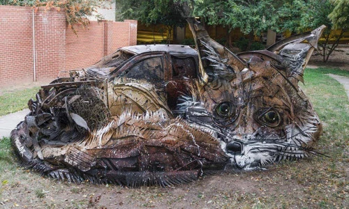 Ngắm loạt động vật khổng lồ cực sinh động làm từ rác thải