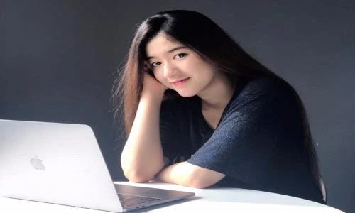 Cựu nữ sinh Quốc học Huế không phải nắng nhưng vẫn tỏa sáng