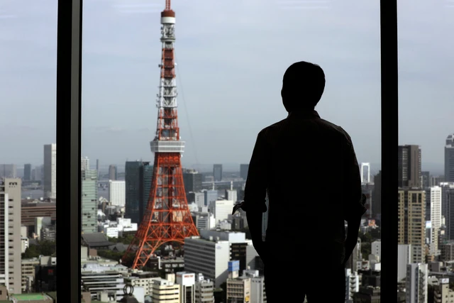 Góc khuất về chủ CLB mới của Công Phượng: Từ trùm phim "người lớn" tới tỷ phú số 1