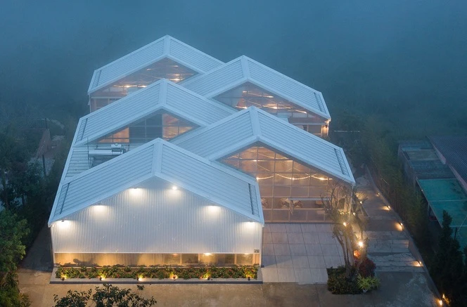 Quán cà phê “chạm” vào mây ở Đà Lạt trên báo Mỹ