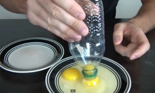 Mẹo tách lòng trứng cực nhanh